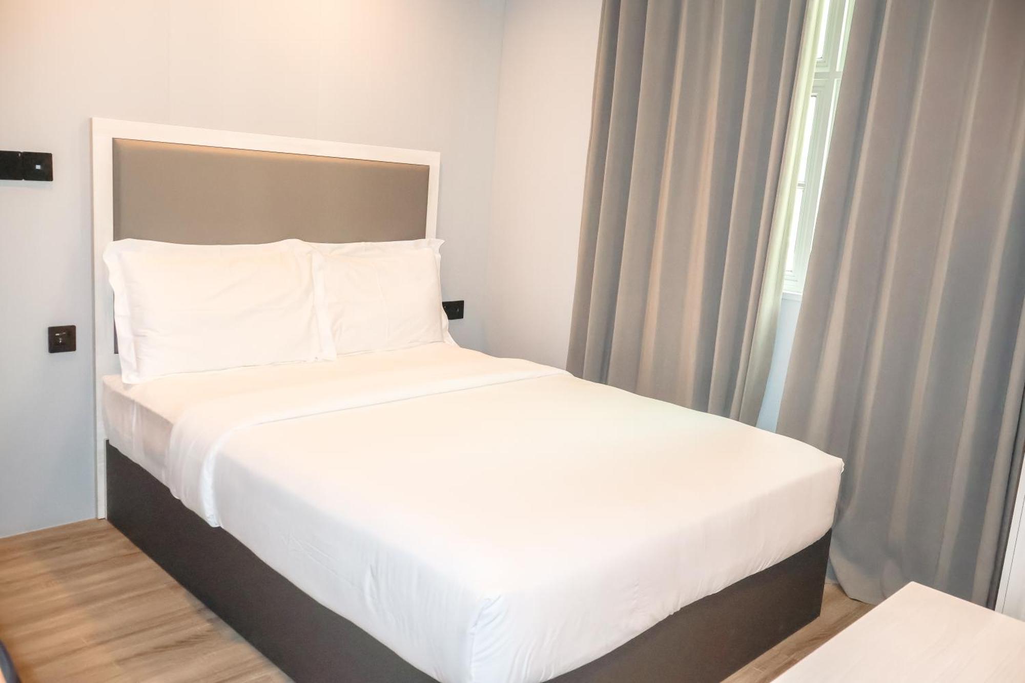 Starry Beach Inn 4* Male
